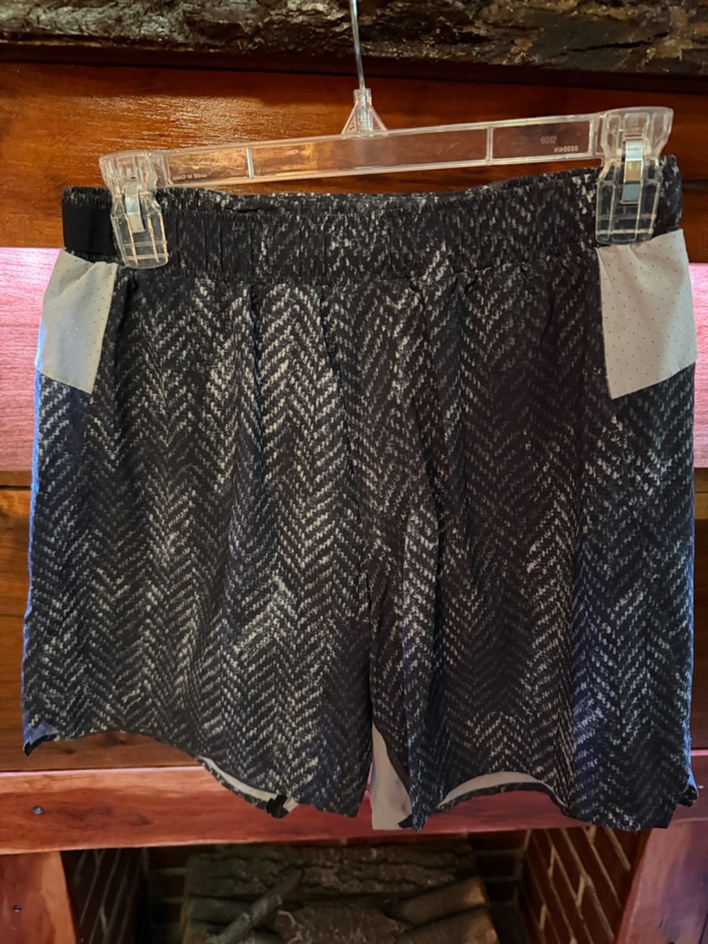 Lululemon Mens 5” Lined Black & Gray Patterned Running Shorts, Size Small